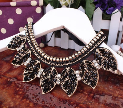 Fashionable Statement Choker Necklace